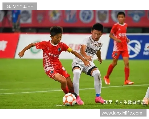 足球明星日常逛街趣事全记录精彩瞬间大公开